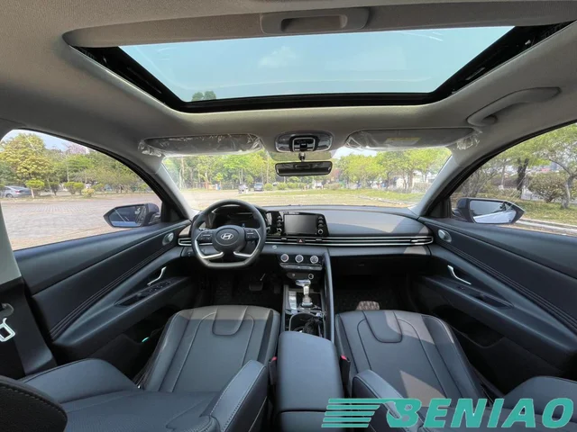 hyundai-elantra-touchscreen-display